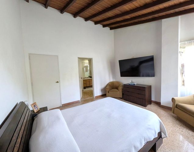 Apartamento de 4 alcobas en venta en El Poblado, Medellín, 223 m² · foto 8 de 24