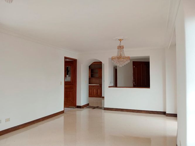 Apartamento de 3 alcobas en arriendo en Laureles, Medellín, 150 m² · foto 2 de 17