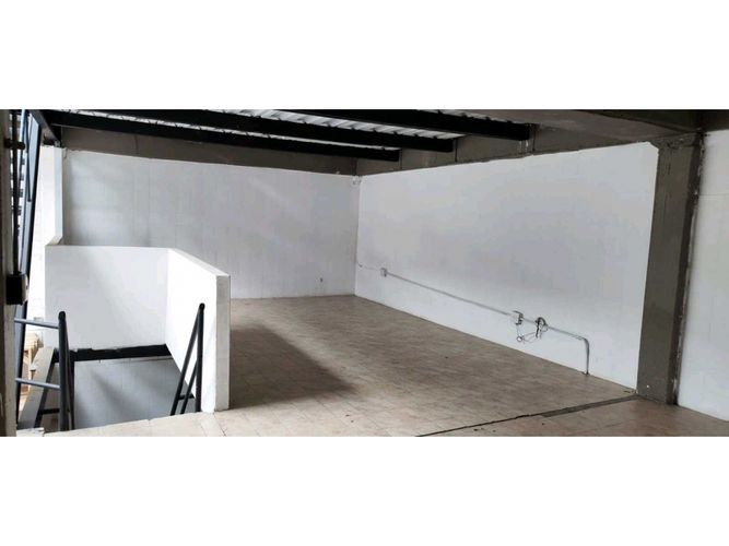 Bodega en arriendo en San Fernando, Medellín, 414 m² · foto 3 de 14
