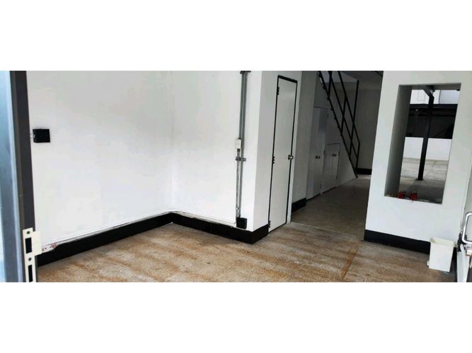 Bodega en arriendo en San Fernando, Medellín, 414 m² · foto 13 de 14