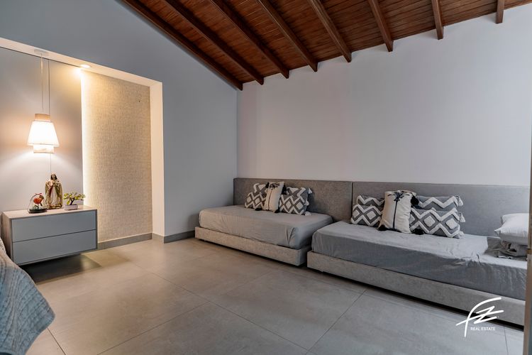 Casa de 5 alcobas en venta en San Lucas, Medellín, 550 m² · foto 8 de 24