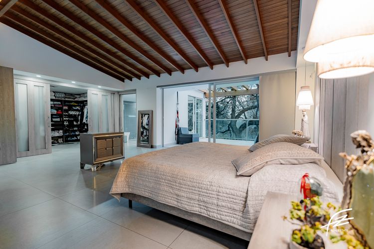 Casa de 5 alcobas en venta en San Lucas, Medellín, 550 m² · foto 14 de 24