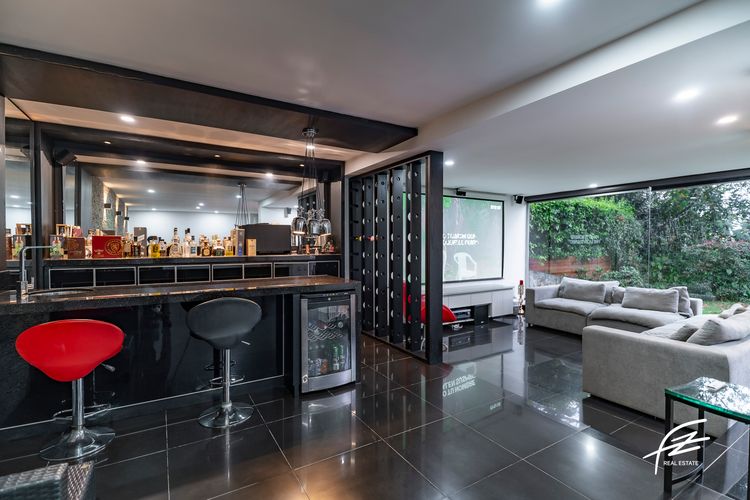 Casa de 5 alcobas en venta en San Lucas, Medellín, 550 m² · foto 20 de 24