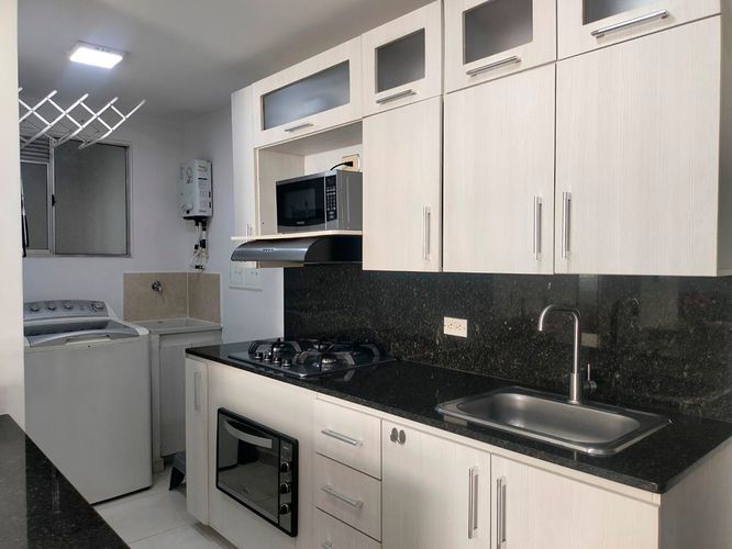 Apartamento de 2 alcobas en arriendo en El Poblado, Medellín, 84 m² · foto 7 de 17