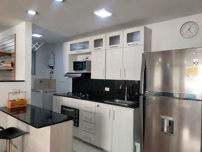Apartamento de 2 alcobas en arriendo en El Poblado, Medellín, 84 m² · foto 8 de 17