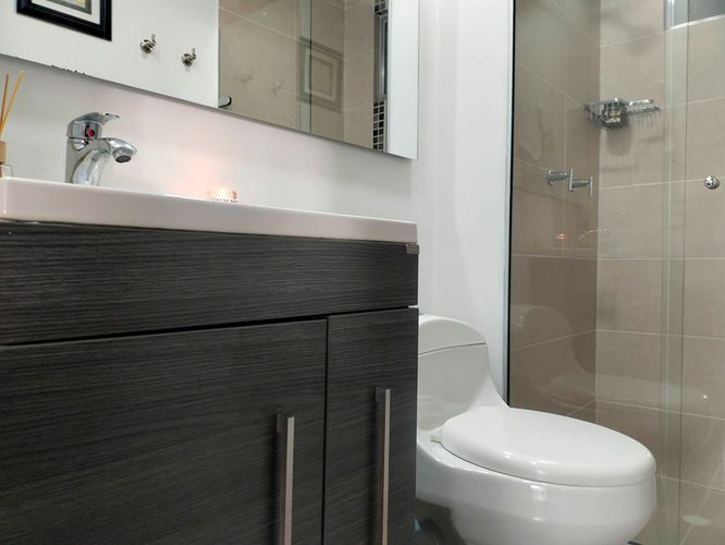 Apartamento de 2 alcobas en arriendo en El Poblado, Medellín, 84 m² · foto 15 de 17