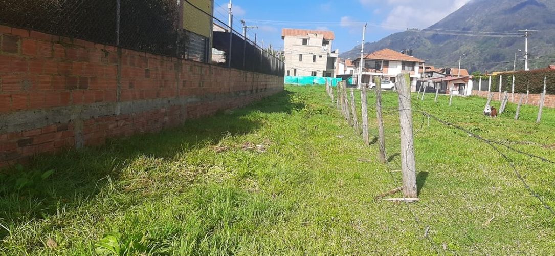 Lote en venta en Cota, 841 m² · foto 2 de 9