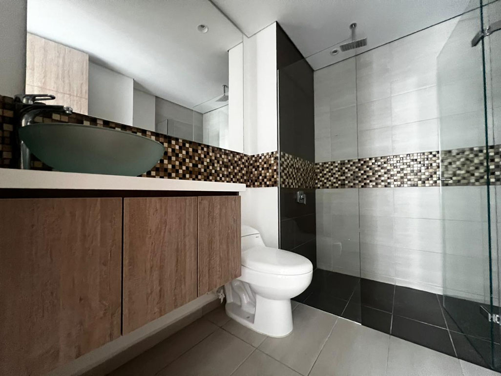 Apartamento en arriendo en Loma Del Esmeraldal, Envigado · foto 16 de 17