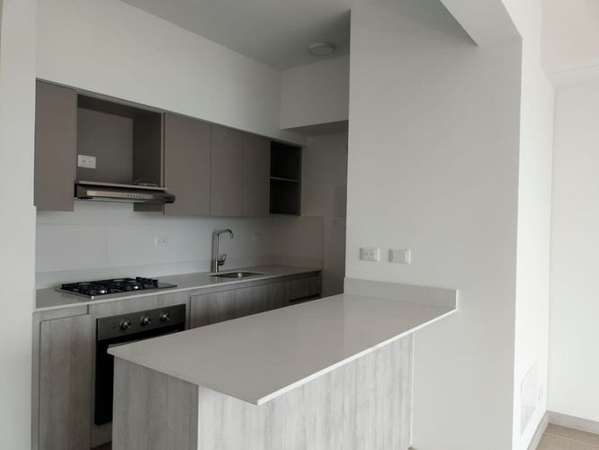 Apartamento de 2 alcobas en arriendo en El Poblado, Medellín, 64 m² · foto 2 de 17