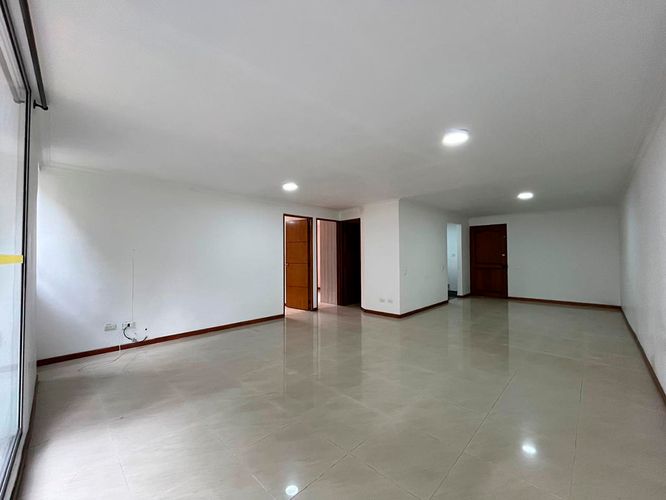Apartamento de 2 alcobas en arriendo en El Poblado, Medellín, 80 m² · foto 2 de 12