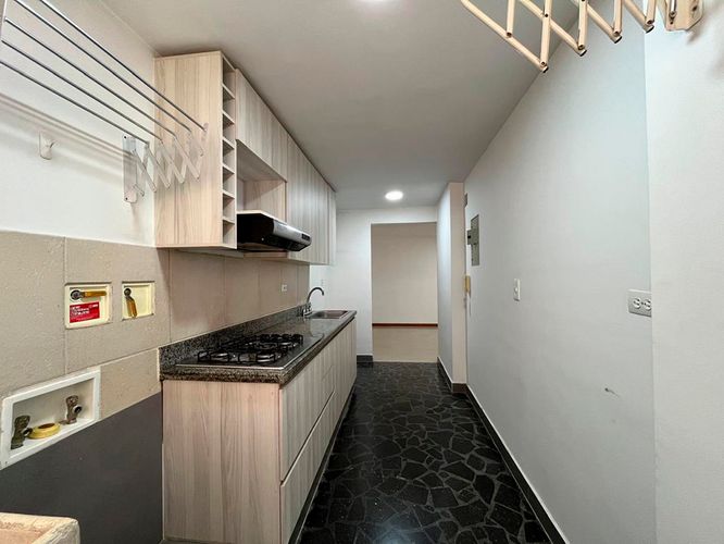 Apartamento de 2 alcobas en arriendo en El Poblado, Medellín, 80 m² · foto 3 de 12