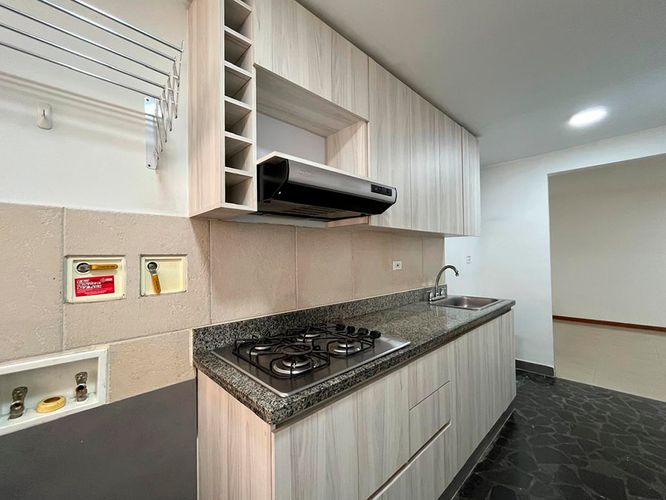 Apartamento de 2 alcobas en arriendo en El Poblado, Medellín, 80 m² · foto 5 de 12