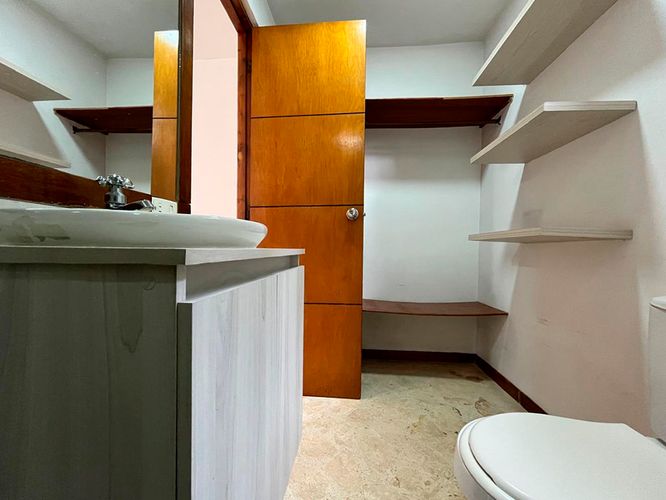 Apartamento de 2 alcobas en arriendo en El Poblado, Medellín, 80 m² · foto 11 de 12