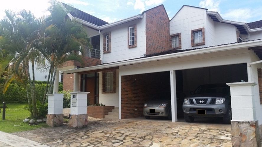 Casa de 5 alcobas en venta en Cn. Menzuly Campestre, Piedecuesta, 620 m² · foto 2 de 20