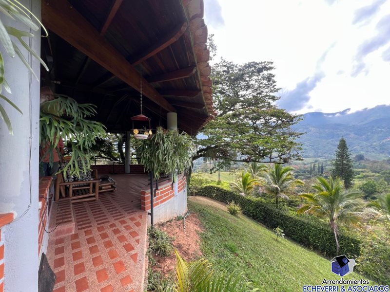 2BR House in Centro for Sale