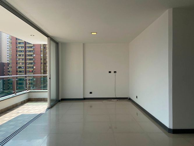 Apartamento de 3 alcobas en venta en Entre Amigos, Sabaneta, 118 m² · foto 2 de 19