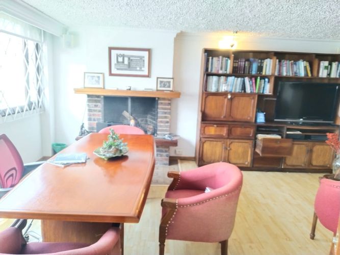 Casa de 5 alcobas en venta en El Batán, Bogotá, 264 m² · foto 11 de 24