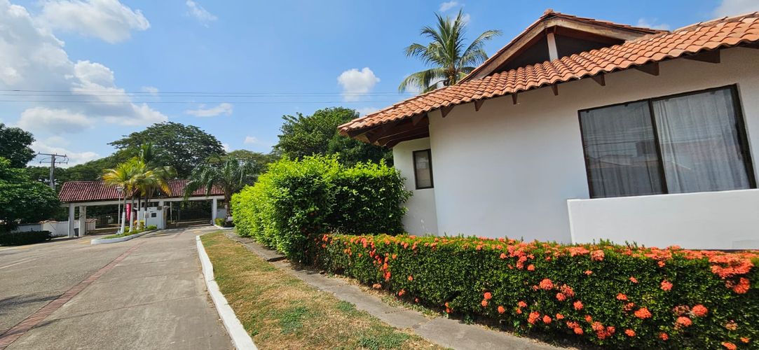 Casa de 3 alcobas en venta en Ricaurte, 480 m² · foto 16 de 24