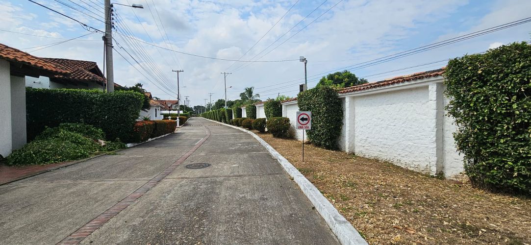 Casa de 3 alcobas en venta en Ricaurte, 480 m² · foto 24 de 24