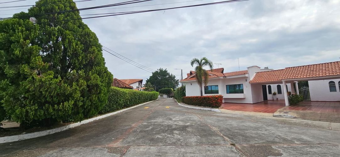 Casa de 3 alcobas en venta en Ricaurte, 480 m² · foto 4 de 24