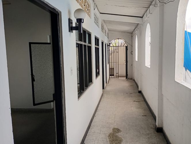 Casa de 10 alcobas en venta en Santander, Girardot, 421 m² · foto 2 de 24