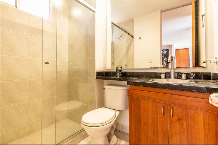 Apartamento de 2 alcobas en arriendo en El Poblado, Medellín, 172 m² · foto 8 de 14