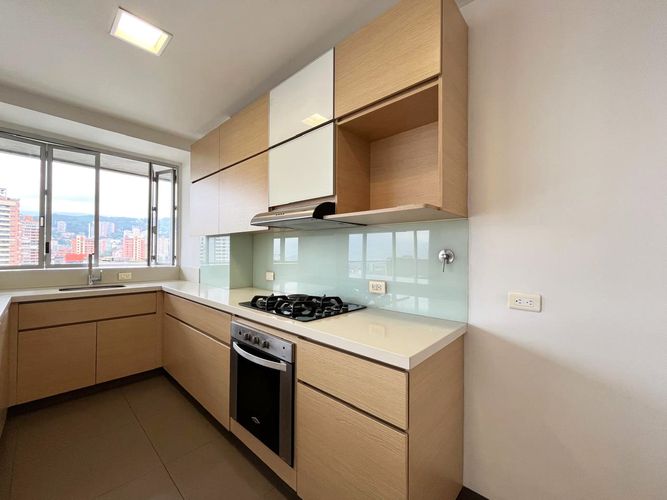 Apartamento de 4 alcobas en arriendo en El Poblado, Medellín, 120 m² · foto 5 de 19