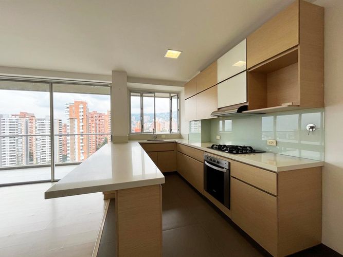 Apartamento de 4 alcobas en arriendo en El Poblado, Medellín, 120 m² · foto 6 de 19
