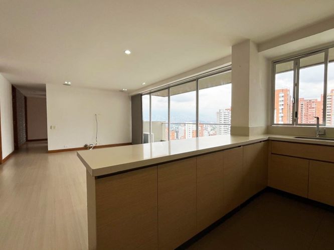 Apartamento de 4 alcobas en arriendo en El Poblado, Medellín, 120 m² · foto 7 de 19