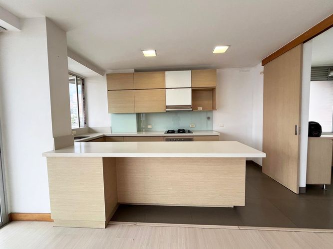 Apartamento de 4 alcobas en arriendo en El Poblado, Medellín, 120 m² · foto 8 de 19