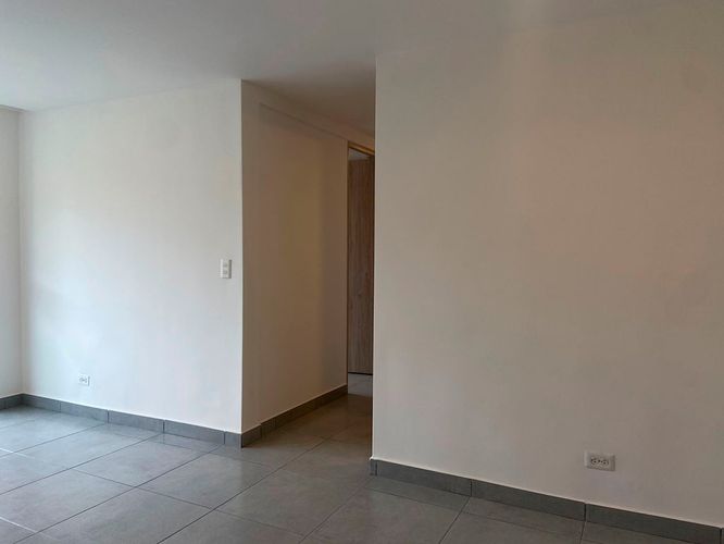 Apartamento de 3 alcobas en venta en San Jose, Sabaneta, 58 m² · foto 2 de 20