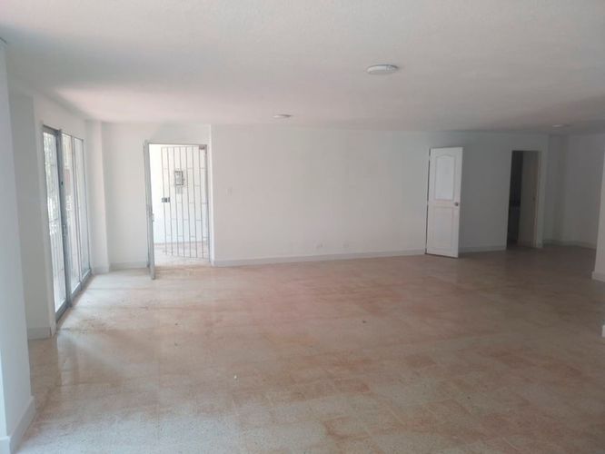 Local en venta en Laureles, Medellín, 130 m² · foto 2 de 16