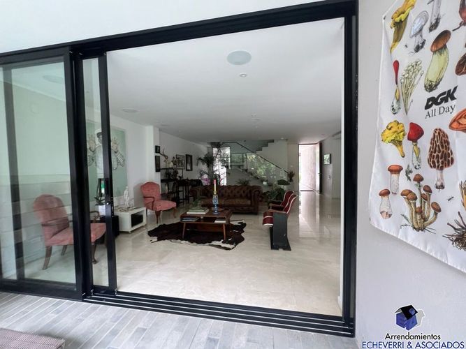 Casa de 3 alcobas en venta en El Chocho, Envigado, 665 m² · foto 7 de 15