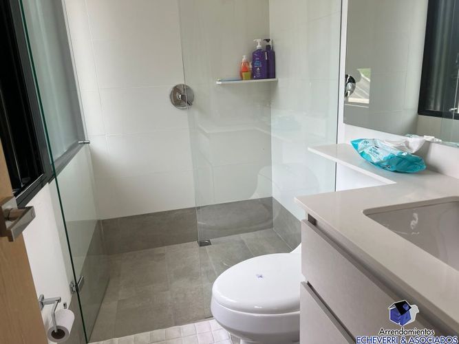 Casa de 3 alcobas en venta en El Chocho, Envigado, 665 m² · foto 8 de 15