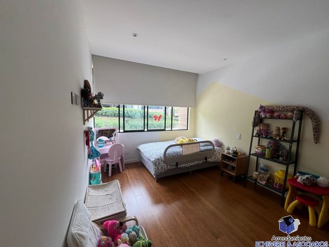 Casa de 3 alcobas en venta en El Chocho, Envigado, 665 m² · foto 9 de 15