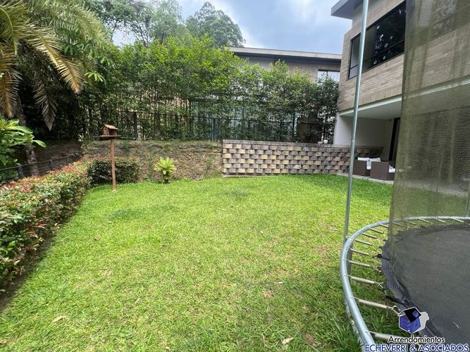 Casa de 3 alcobas en venta en El Chocho, Envigado, 665 m² · foto 14 de 15