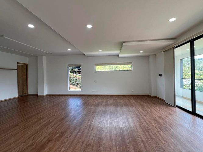 Casa de 5 alcobas en arriendo en El Retiro, 667 m² · foto 2 de 20