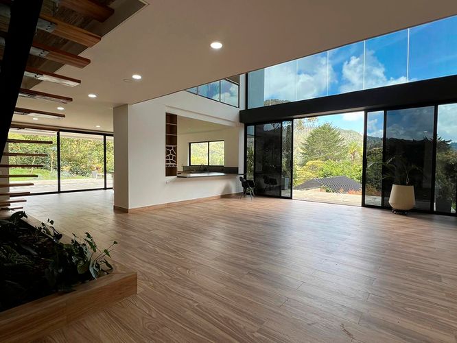 Casa de 5 alcobas en arriendo en El Retiro, 667 m² · foto 3 de 20