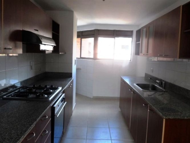 Apartamento de 3 alcobas en arriendo en El Poblado, Medellín, 117 m² · foto 4 de 18