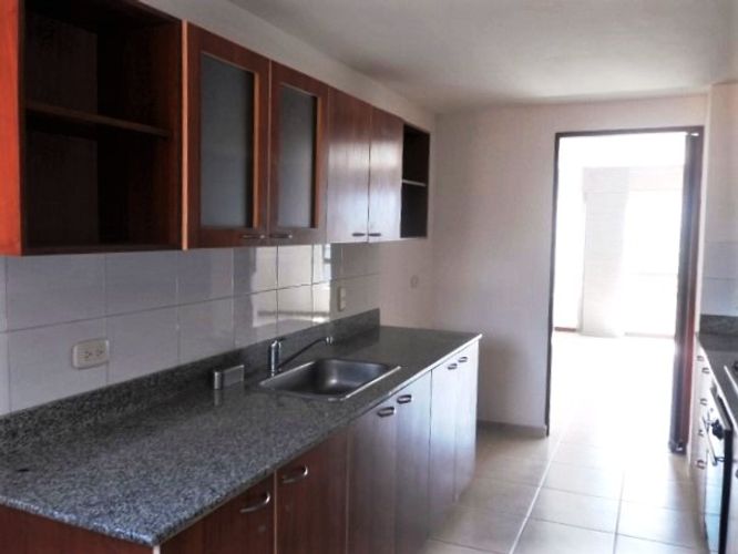 Apartamento de 3 alcobas en arriendo en El Poblado, Medellín, 117 m² · foto 7 de 18