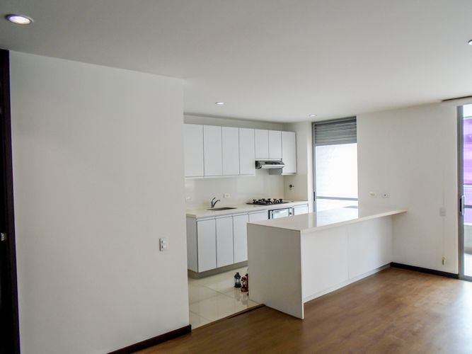 Apartamento de 2 alcobas en arriendo en El Poblado, Medellín, 105 m² · foto 3 de 12