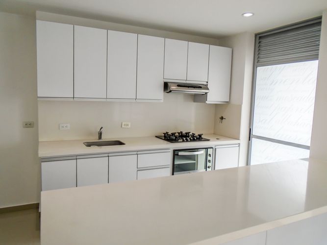 Apartamento de 2 alcobas en arriendo en El Poblado, Medellín, 105 m² · foto 4 de 12