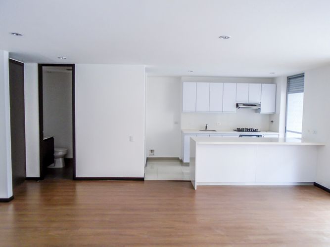Apartamento de 2 alcobas en arriendo en El Poblado, Medellín, 105 m² · foto 5 de 12
