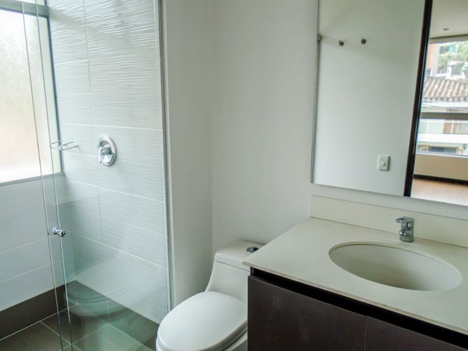 Apartamento de 2 alcobas en arriendo en El Poblado, Medellín, 105 m² · foto 11 de 12