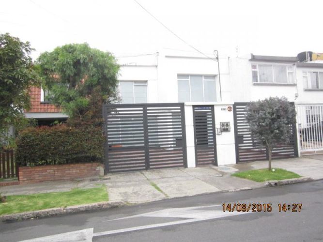 Casa de 8 alcobas en venta en Pasadena, Bogotá, 263 m² · foto 2 de 24