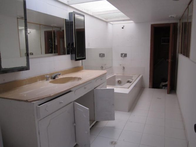 Casa de 6 alcobas en venta en Santa Barbara, Bogotá, 330 m² · foto 23 de 24