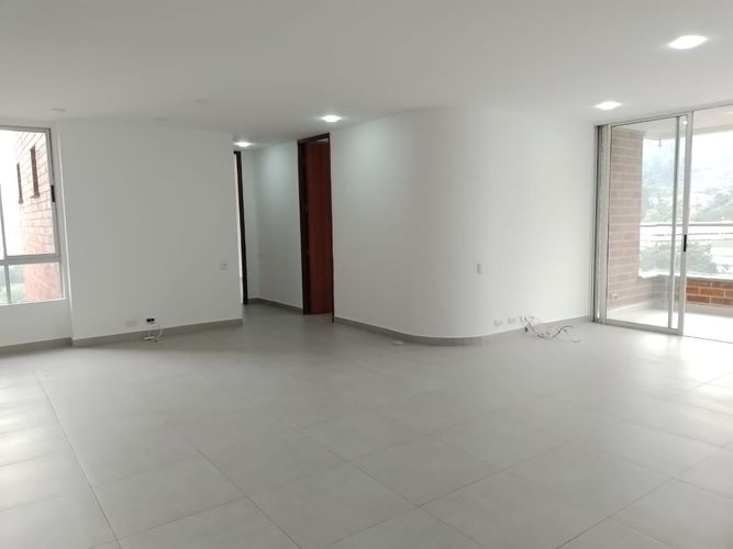 Apartamento de 2 alcobas en arriendo en El Poblado, Medellín, 94 m² · foto 2 de 16