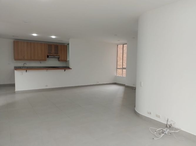 Apartamento de 2 alcobas en arriendo en El Poblado, Medellín, 94 m² · foto 3 de 16
