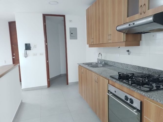 Apartamento de 2 alcobas en arriendo en El Poblado, Medellín, 94 m² · foto 7 de 16