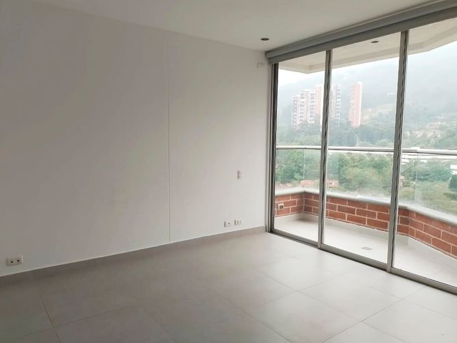 Apartamento de 2 alcobas en arriendo en El Poblado, Medellín, 94 m² · foto 14 de 16